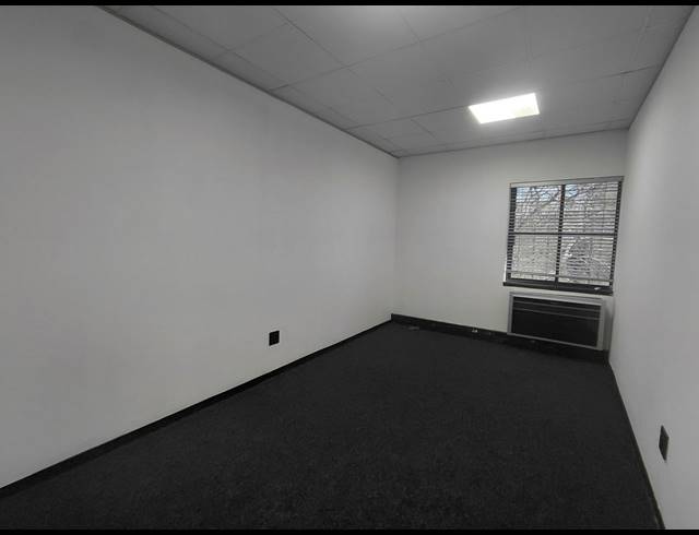 291M² OFFICE TO LET IN EPSOM DOWNS